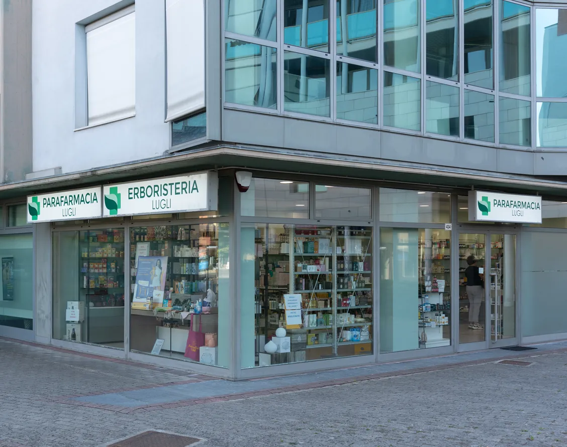 Esterno del punto vendita Parafarmacia Erboristeria Lugli
